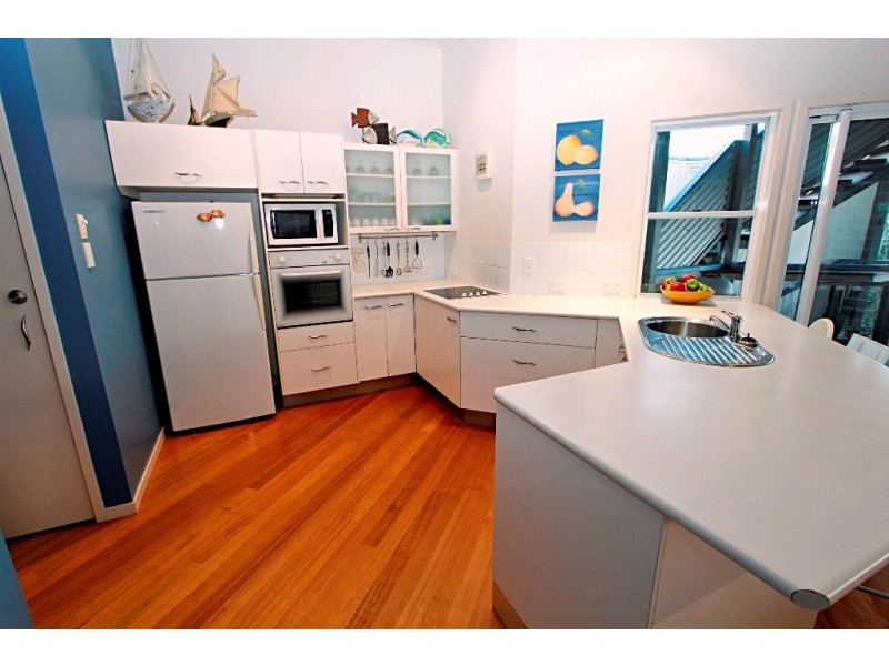 1/5 Pratt Crt, Point Lookout QLD 4183