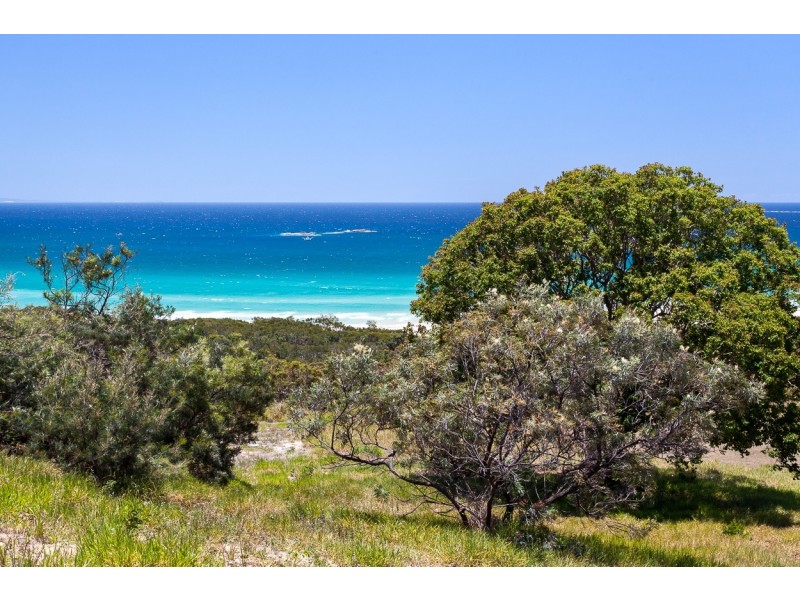 17 Cumming Parade, Point Lookout QLD 4183