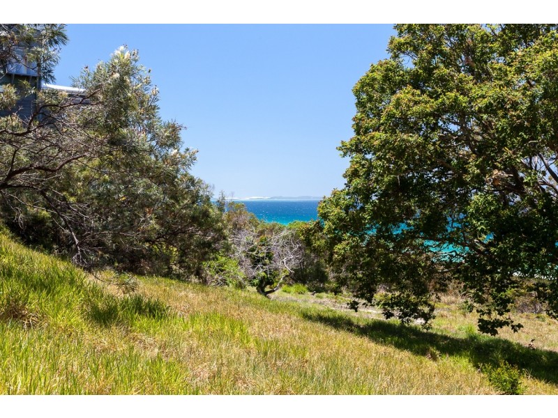 17 Cumming Parade, Point Lookout QLD 4183