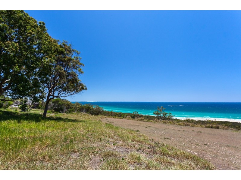 17 Cumming Parade, Point Lookout QLD 4183