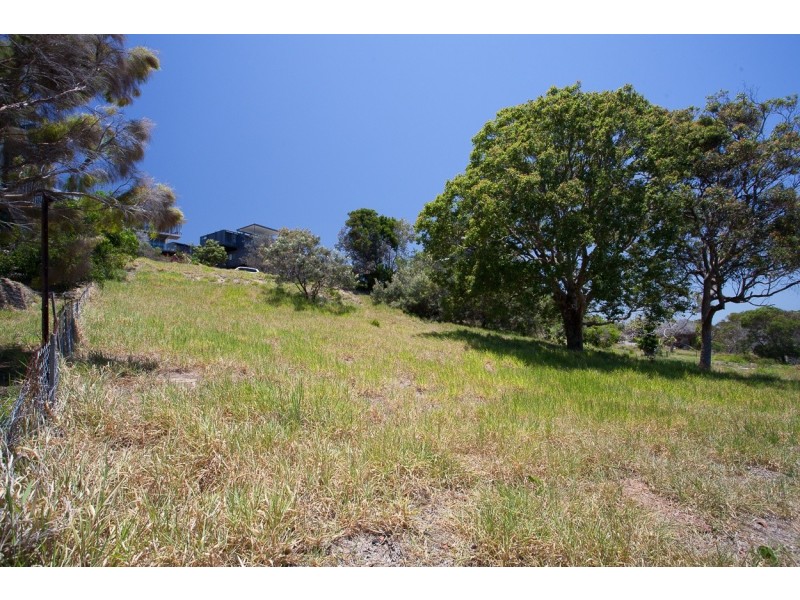 17 Cumming Parade, Point Lookout QLD 4183