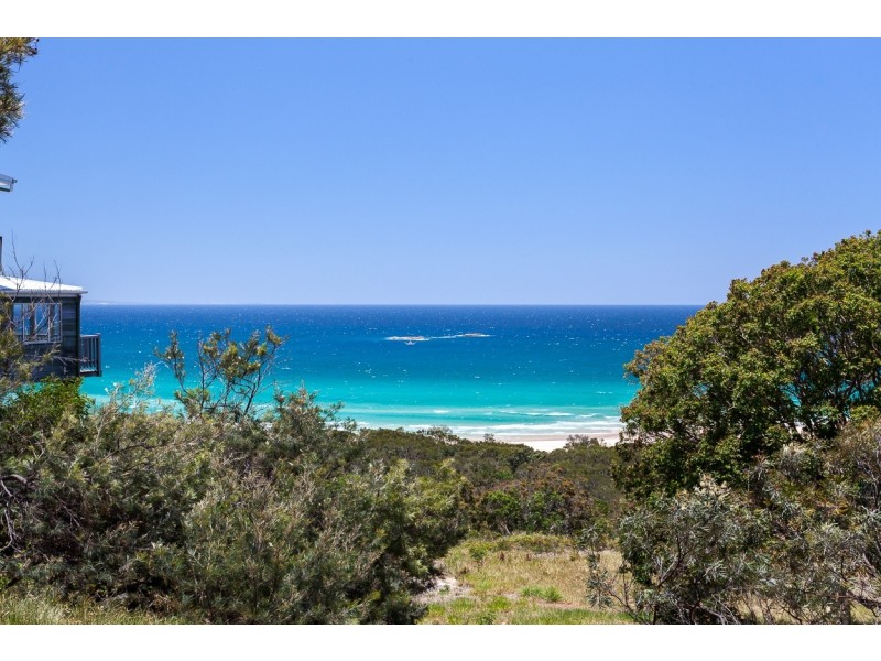 17 Cumming Parade, Point Lookout QLD 4183