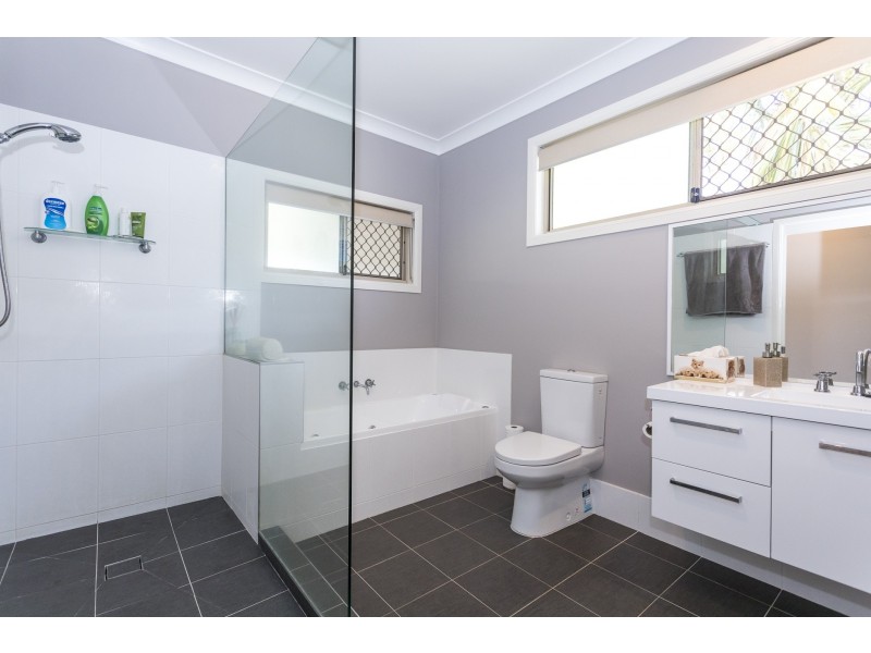 10 Oxley Parade, Dunwich QLD 4183