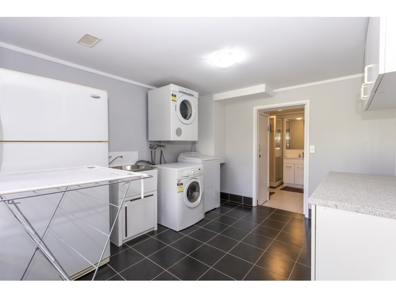 10 Oxley Parade, Dunwich QLD 4183