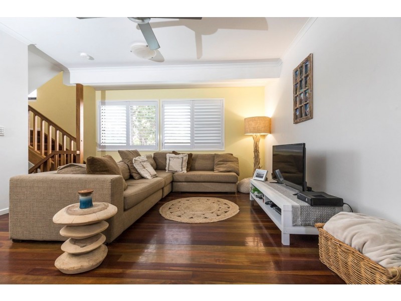 2/64 Mooloomba Rd, Point Lookout QLD 4183