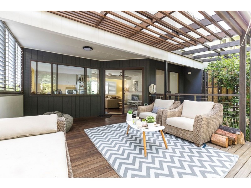 2/64 Mooloomba Rd, Point Lookout QLD 4183