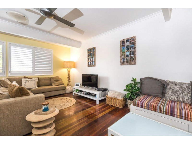 2/64 Mooloomba Rd, Point Lookout QLD 4183