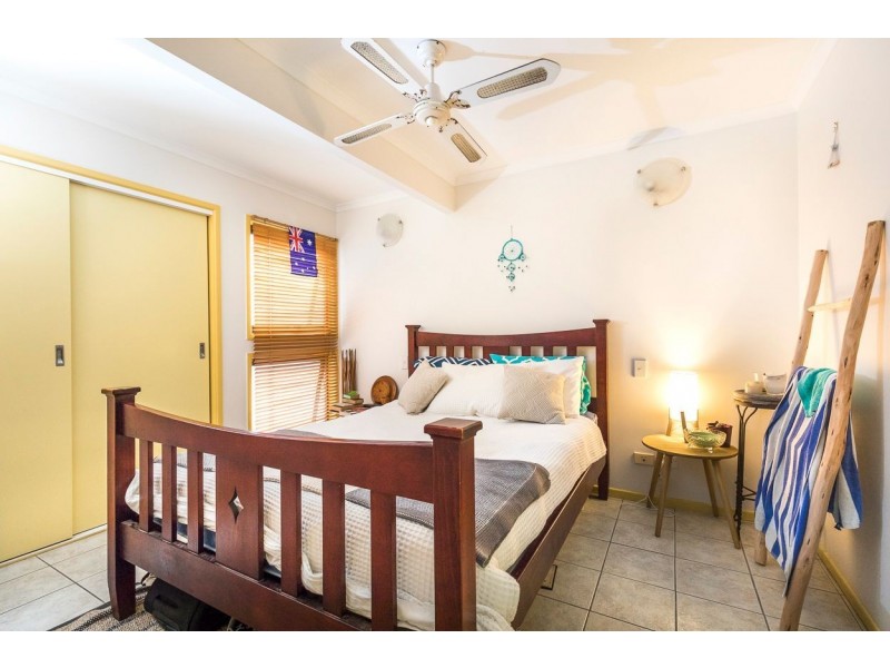 2/64 Mooloomba Rd, Point Lookout QLD 4183