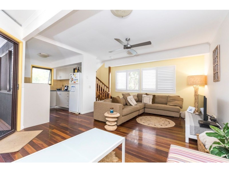 2/64 Mooloomba Rd, Point Lookout QLD 4183