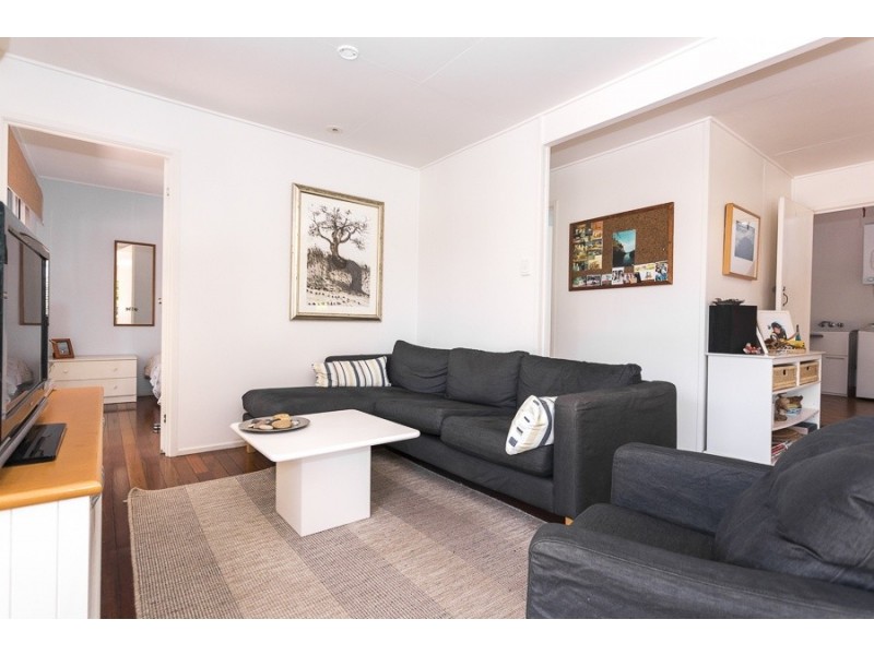 18 Booran Street, Point Lookout QLD 4183