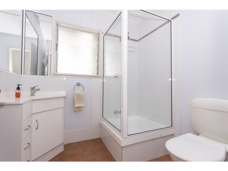 18 Booran Street, Point Lookout QLD 4183