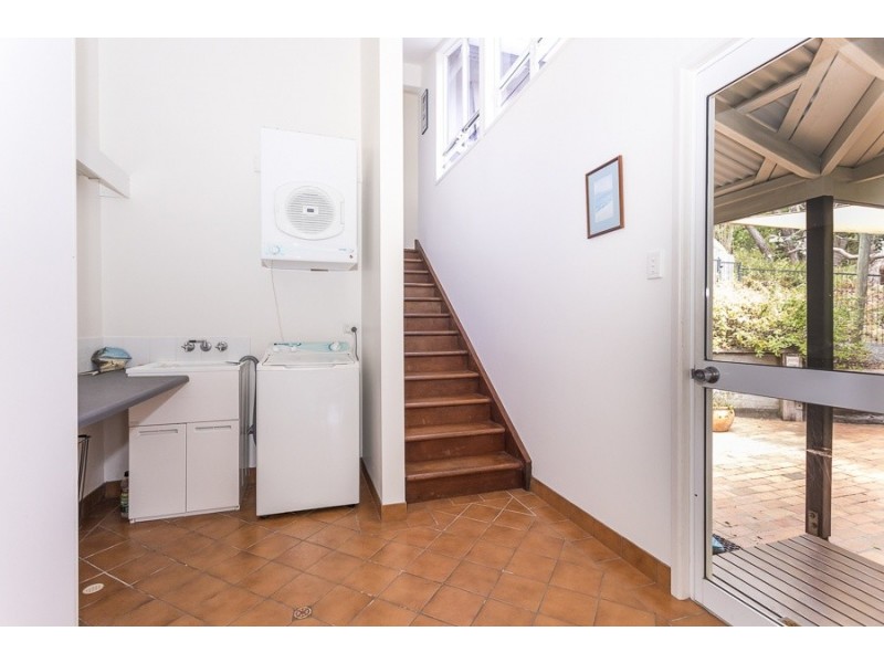 18 Booran Street, Point Lookout QLD 4183