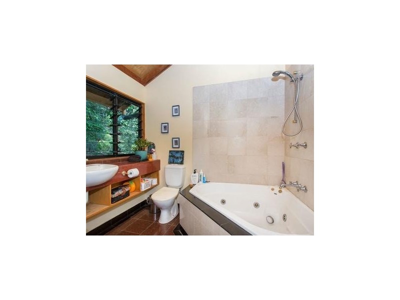 9 Bimba Street, Point Lookout QLD 4183