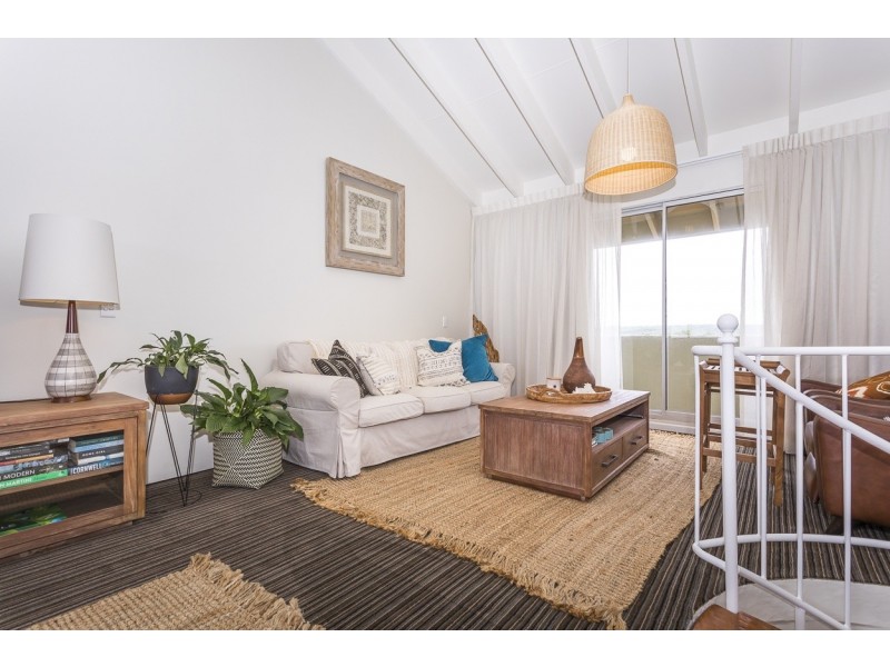 2/11 Midjimberry Road, Point Lookout QLD 4183