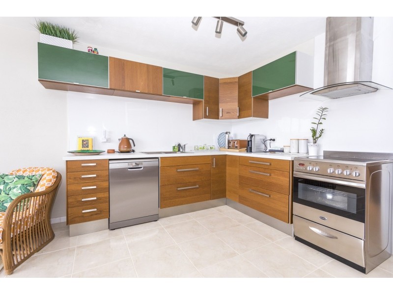 2/11 Midjimberry Road, Point Lookout QLD 4183