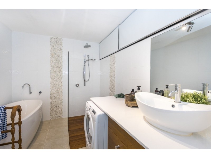 2/11 Midjimberry Road, Point Lookout QLD 4183