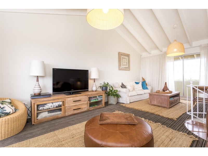 2/11 Midjimberry Road, Point Lookout QLD 4183