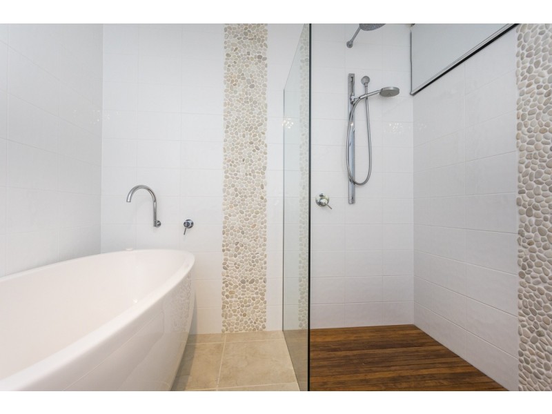 2/11 Midjimberry Road, Point Lookout QLD 4183