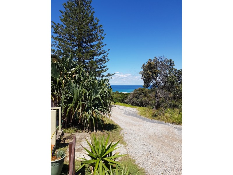 2/11 Midjimberry Road, Point Lookout QLD 4183