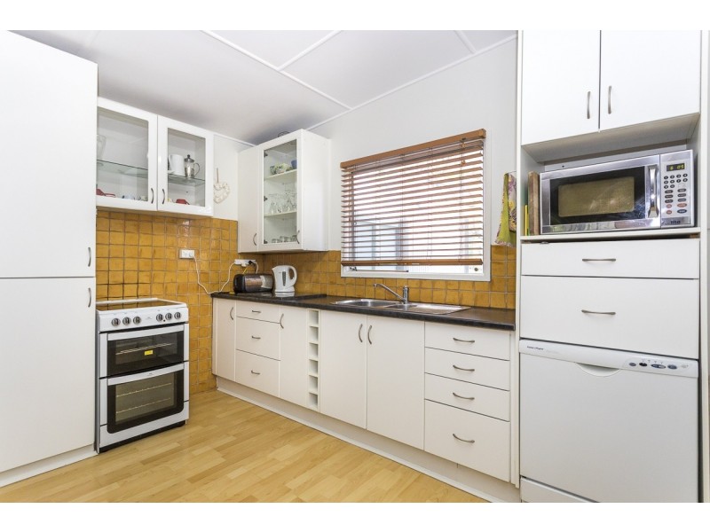 68 MOOLOOMBA RD, Point Lookout QLD 4183
