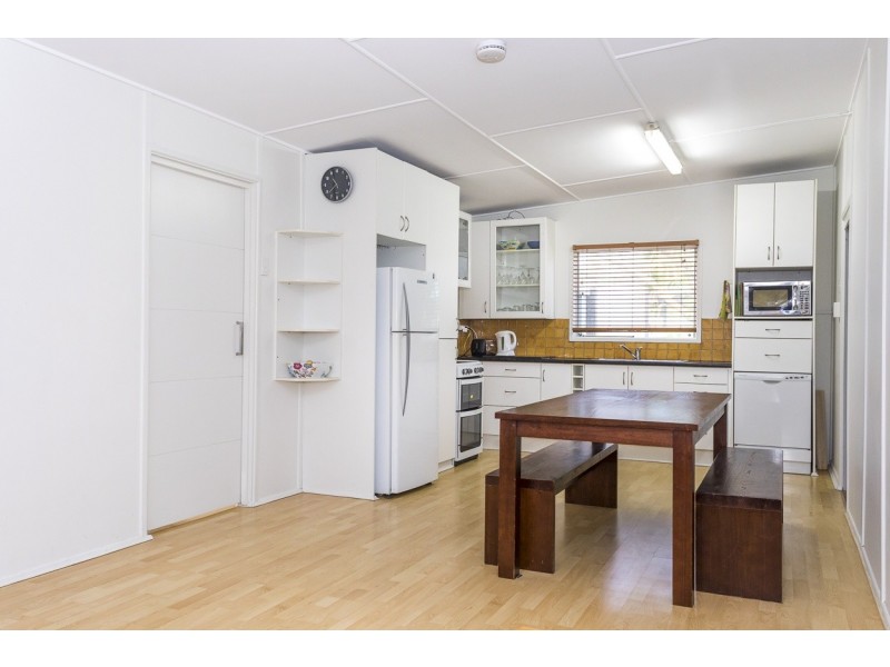 68 MOOLOOMBA RD, Point Lookout QLD 4183