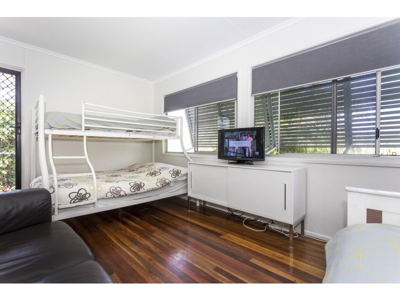 68 MOOLOOMBA RD, Point Lookout QLD 4183