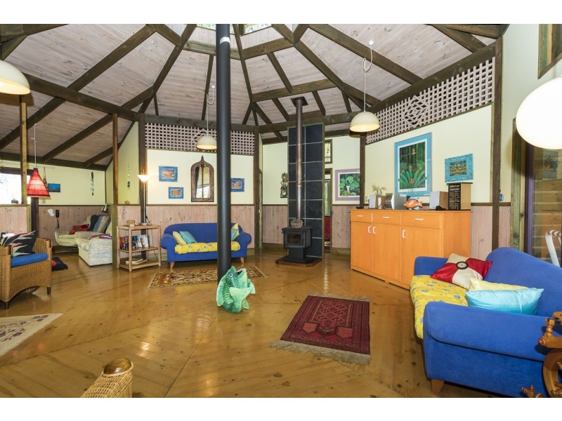 9 Waller Court, Point Lookout QLD 4183