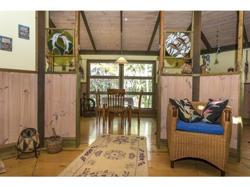 9 Waller Court, Point Lookout QLD 4183