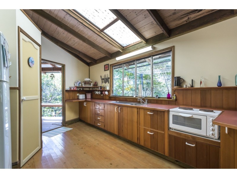 9 Waller Court, Point Lookout QLD 4183