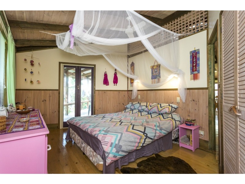 9 Waller Court, Point Lookout QLD 4183