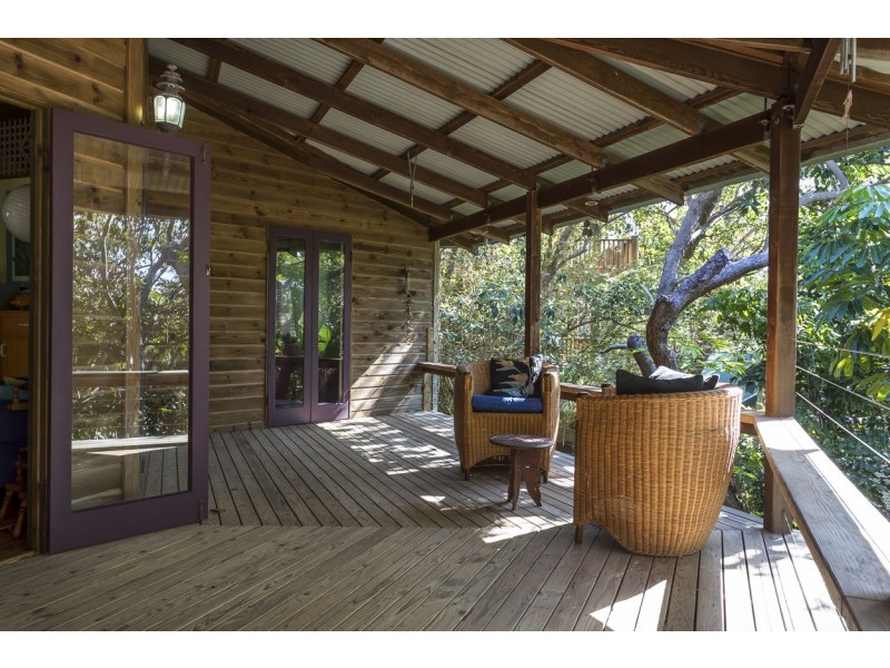 9 Waller Court, Point Lookout QLD 4183