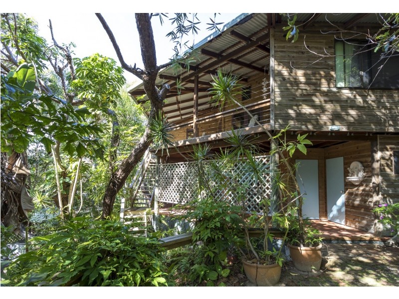 9 Waller Court, Point Lookout QLD 4183