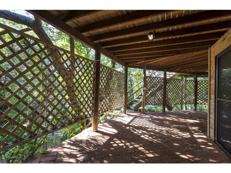 9 Waller Court, Point Lookout QLD 4183