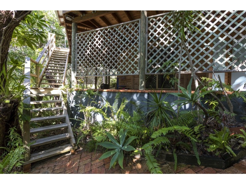 9 Waller Court, Point Lookout QLD 4183