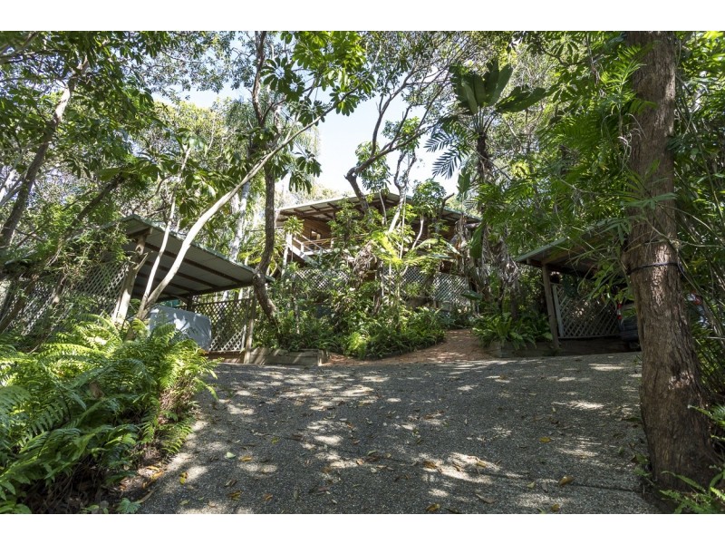 9 Waller Court, Point Lookout QLD 4183