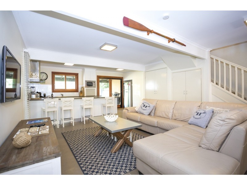 2/3 Prosperity Street, Point Lookout QLD 4183