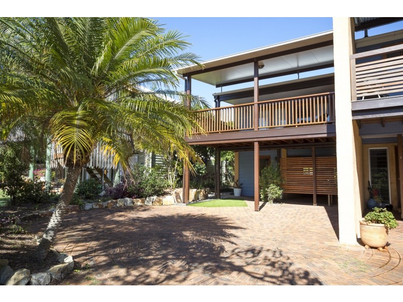 2/3 Prosperity Street, Point Lookout QLD 4183