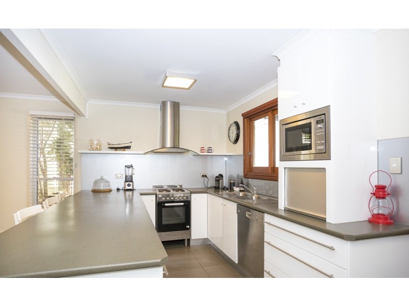 2/3 Prosperity Street, Point Lookout QLD 4183