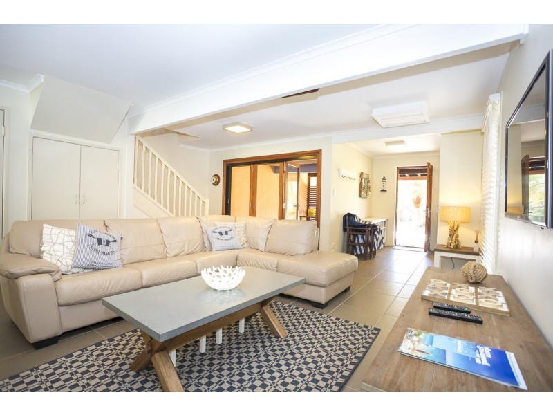 2/3 Prosperity Street, Point Lookout QLD 4183