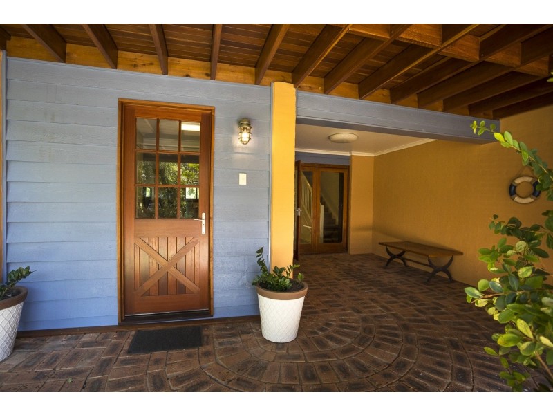 2/3 Prosperity Street, Point Lookout QLD 4183