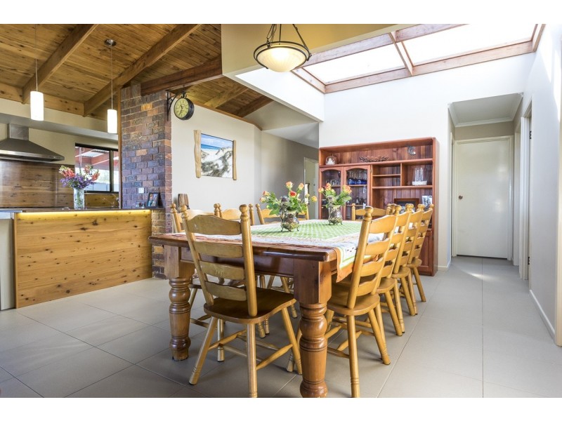 131 Rainbow Crescent, Dunwich QLD 4183