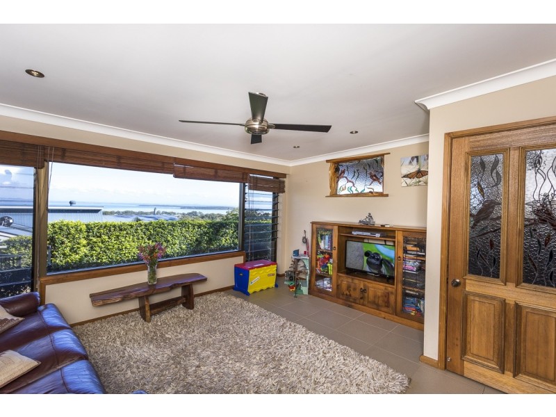 131 Rainbow Crescent, Dunwich QLD 4183
