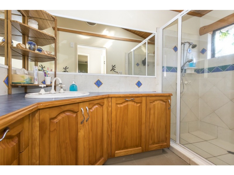 131 Rainbow Crescent, Dunwich QLD 4183