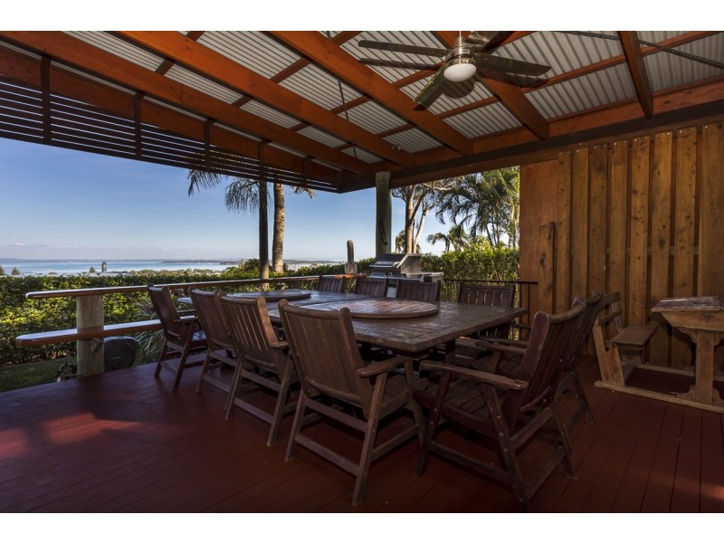 131 Rainbow Crescent, Dunwich QLD 4183
