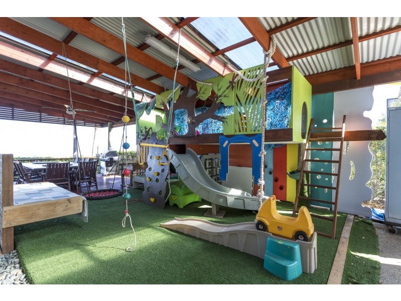 131 Rainbow Crescent, Dunwich QLD 4183
