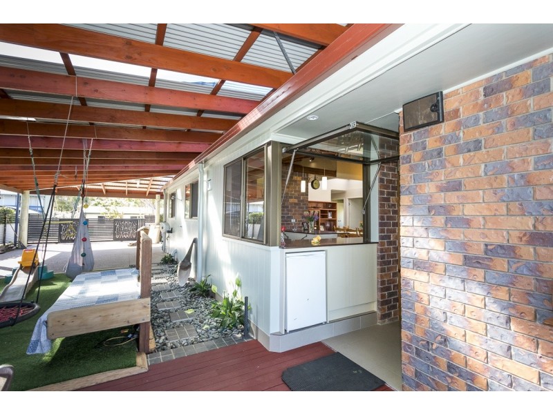 131 Rainbow Crescent, Dunwich QLD 4183