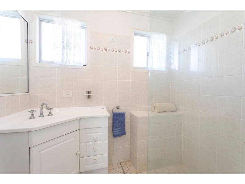 36 Yarrong Rd, Point Lookout QLD 4183
