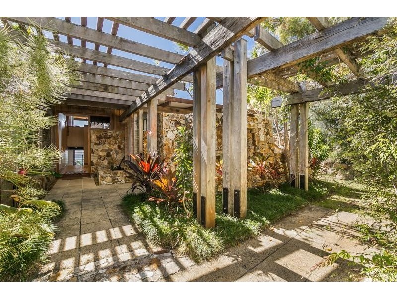 16 Merinda, Point Lookout QLD 4183