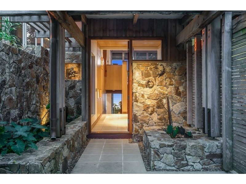 16 Merinda, Point Lookout QLD 4183