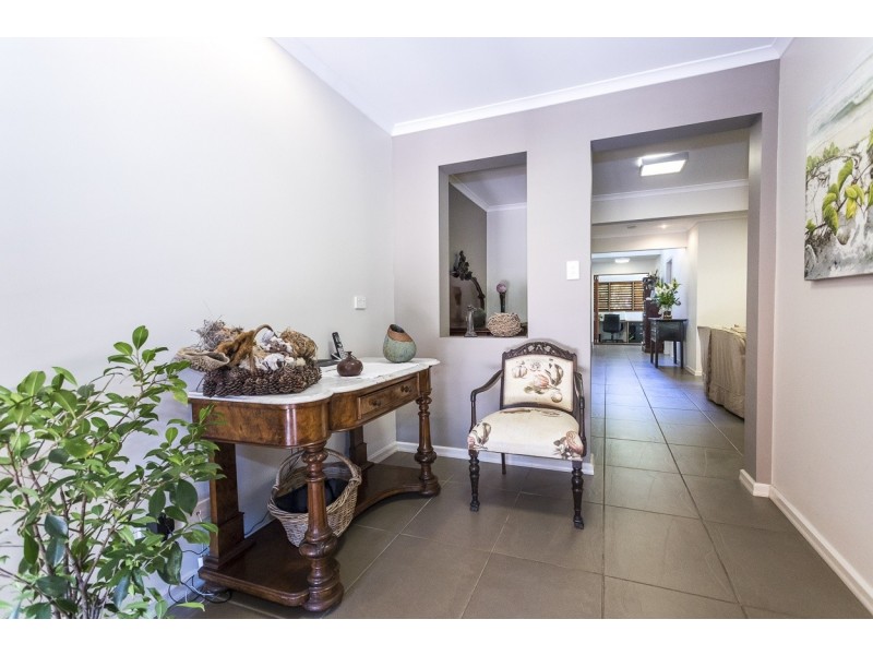 1/3 Prosperity, Point Lookout QLD 4183